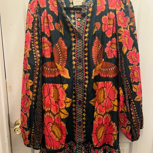 FARM Rio Dresses & Skirts - FARM Rio Vibrant Floral Button-Up dress with beaded belt